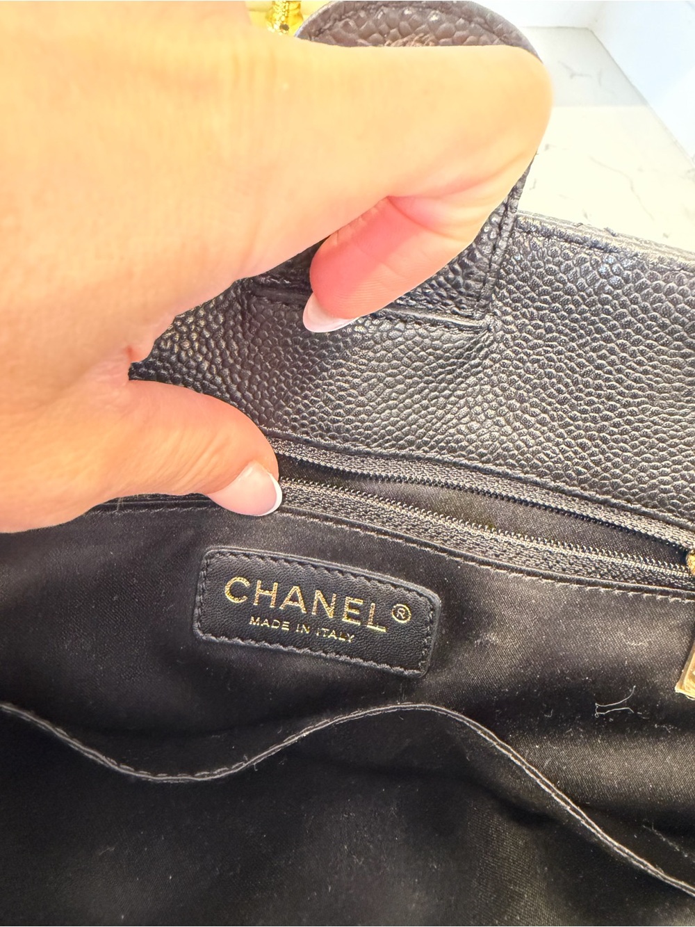 Chanel Black Quilted Leather Petite Shopping Tote with Gold Chain Straps - Picture 4 of 8